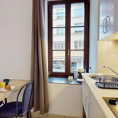 Aparthotel De - Heart Of - Self Check In *
